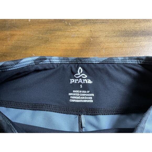 PRANA WOMEN'S CAPRI ATHLETIC LEGGINGS GREY GEOMETRIC SZ SM - Picture 4 of 9